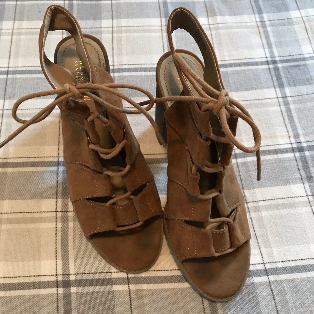 Kenneth Cole Reaction Brown lace up Block Heels 9